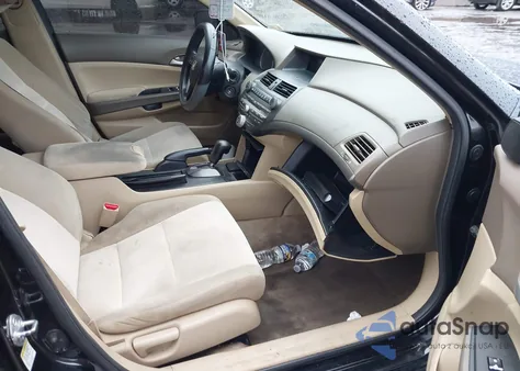 2010 Honda Accord 2.4 Lx z USA, uszkodzony, nr VIN 1HGCP2F32AA164238